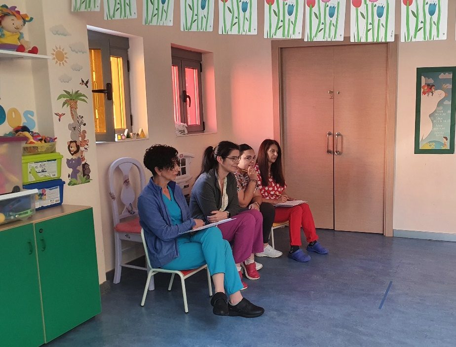 Educadoras observando la implementación de una secuencia didáctica en un aula de Educación Infantil